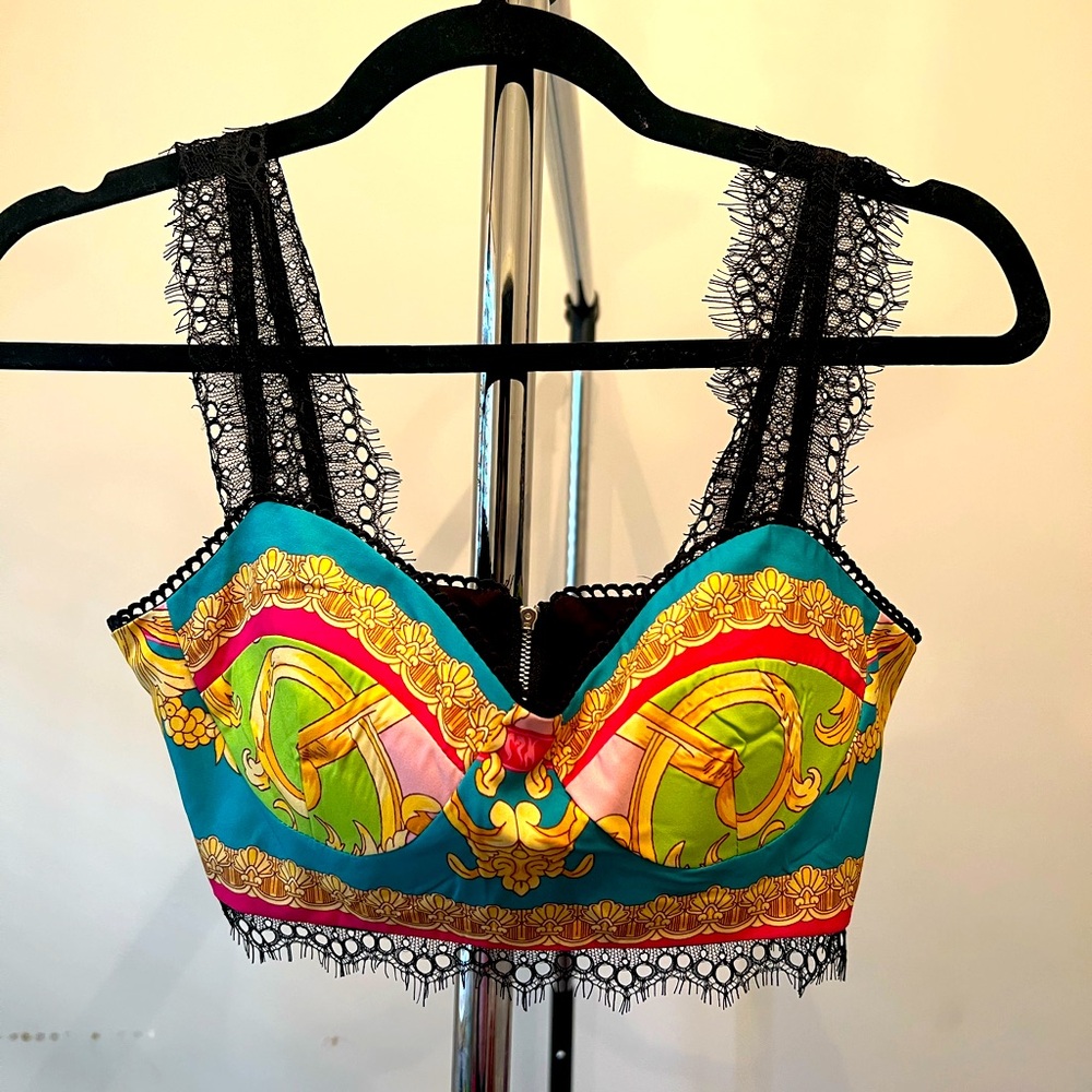 Karolina Boho Chic Cropped Bustier Padded Top
Sexy Satin Lace size small